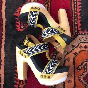 Flog Wooden yellow w/ black & cream sandals